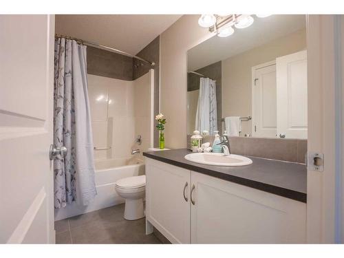 580 Evanston Link Nw, Calgary, AB - Indoor Photo Showing Bathroom