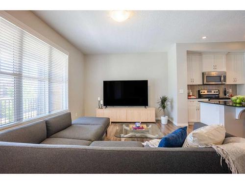 580 Evanston Link Nw, Calgary, AB - Indoor Photo Showing Living Room