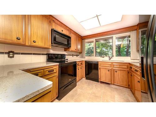 66 Willow Park Green Se, Calgary, AB - Indoor Photo Showing Kitchen With Double Sink