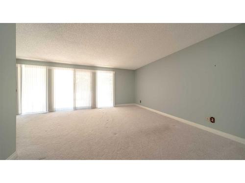 66 Willow Park Green Se, Calgary, AB - Indoor Photo Showing Other Room