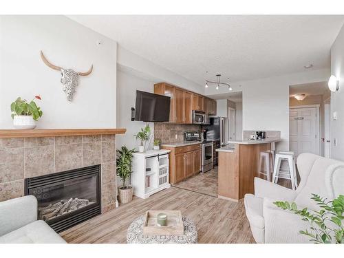 420-990 Centre Avenue Ne, Calgary, AB - Indoor Photo Showing Living Room With Fireplace