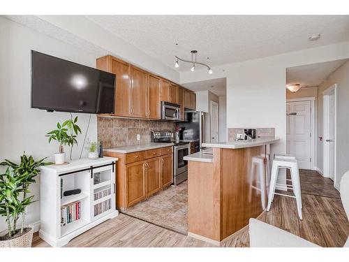 420-990 Centre Avenue Ne, Calgary, AB - Indoor Photo Showing Kitchen