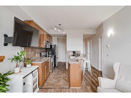 420-990 Centre Avenue Ne, Calgary, AB - Indoor Photo Showing Kitchen