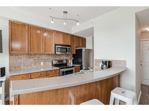 420-990 Centre Avenue Ne, Calgary, AB - Indoor Photo Showing Kitchen