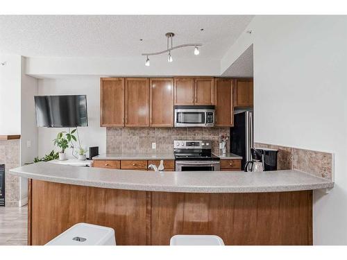 420-990 Centre Avenue Ne, Calgary, AB - Indoor Photo Showing Kitchen