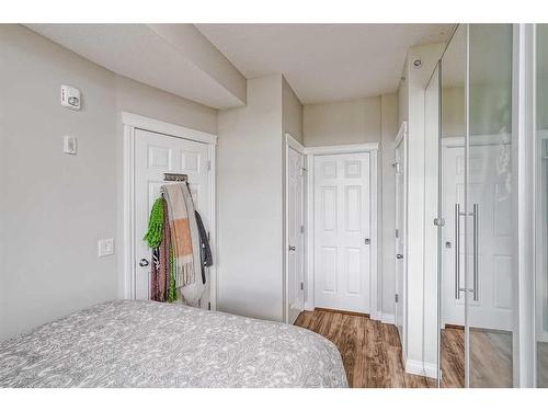 420-990 Centre Avenue Ne, Calgary, AB - Indoor Photo Showing Bedroom