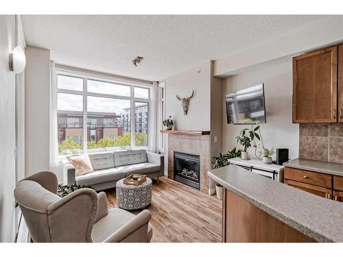 420-990 Centre Avenue Ne, Calgary, AB - Indoor Photo Showing Living Room With Fireplace