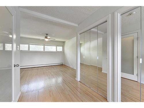 907 80 Avenue Sw, Calgary, AB - Indoor Photo Showing Other Room