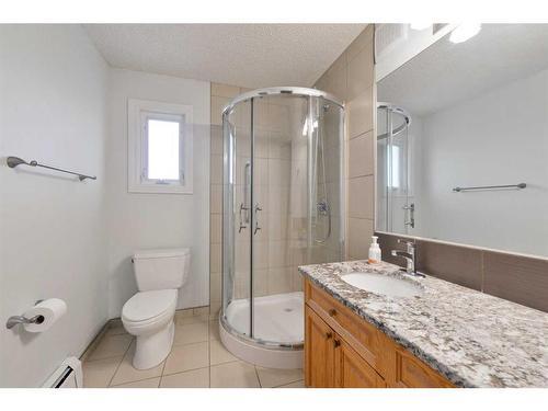 907 80 Avenue Sw, Calgary, AB - Indoor Photo Showing Bathroom