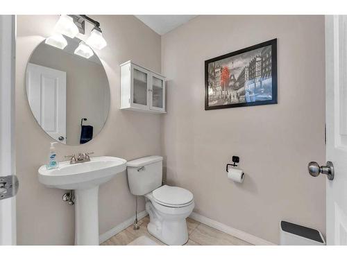 141 West Lakeview Point, Chestermere, AB - Indoor Photo Showing Bathroom