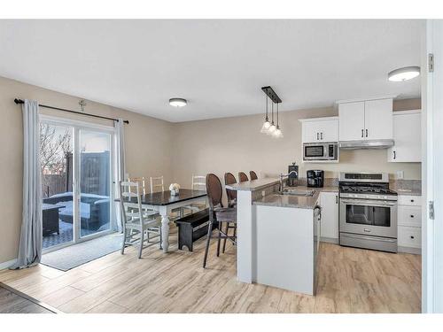 141 West Lakeview Point, Chestermere, AB - Indoor Photo Showing Kitchen