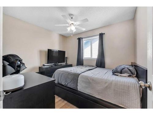 141 West Lakeview Point, Chestermere, AB - Indoor Photo Showing Bedroom