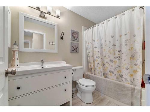 141 West Lakeview Point, Chestermere, AB - Indoor Photo Showing Bathroom