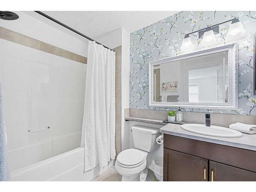 161 Mahogany Square Se, Calgary, AB - Indoor Photo Showing Bathroom