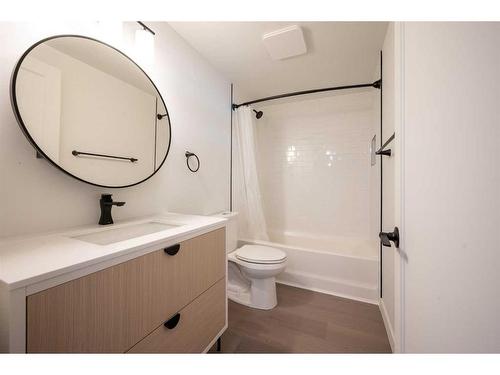 63-740 Bracewood Drive Sw, Calgary, AB - Indoor Photo Showing Bathroom