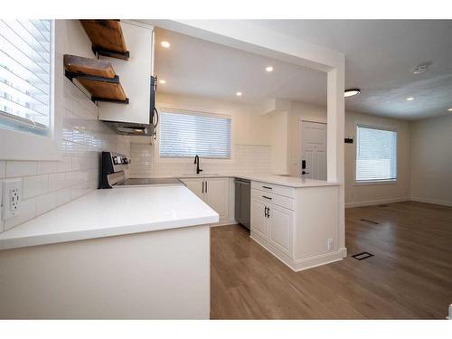 63-740 Bracewood Drive Sw, Calgary, AB - Indoor Photo Showing Kitchen