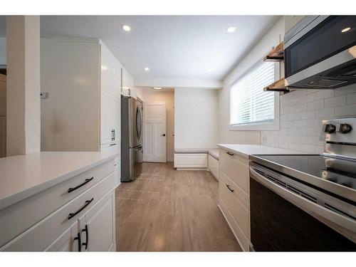 63-740 Bracewood Drive Sw, Calgary, AB - Indoor Photo Showing Kitchen