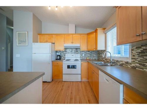 303-4718 Stanley Road Sw, Calgary, AB - Indoor Photo Showing Kitchen With Double Sink