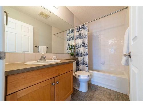 303-4718 Stanley Road Sw, Calgary, AB - Indoor Photo Showing Bathroom