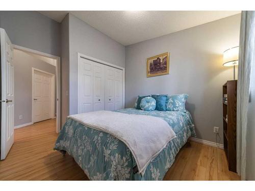 303-4718 Stanley Road Sw, Calgary, AB - Indoor Photo Showing Bedroom