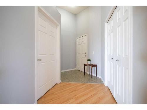 303-4718 Stanley Road Sw, Calgary, AB - Indoor Photo Showing Other Room