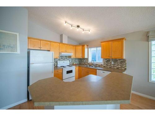 303-4718 Stanley Road Sw, Calgary, AB - Indoor Photo Showing Kitchen With Double Sink