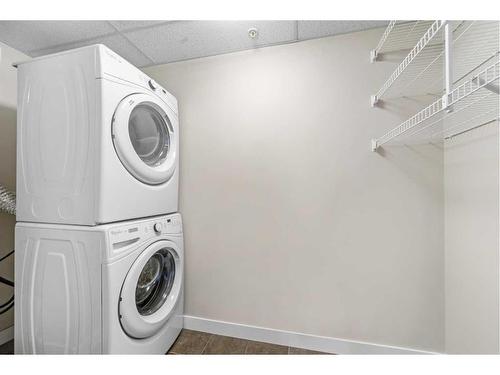 902-16 Varsity Estates Circle Nw, Calgary, AB - Indoor Photo Showing Laundry Room