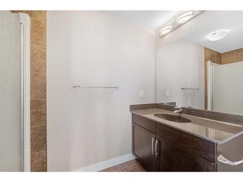 902-16 Varsity Estates Circle Nw, Calgary, AB - Indoor Photo Showing Bathroom