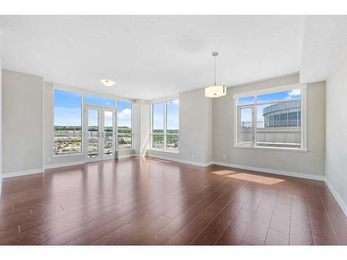 902-16 Varsity Estates Circle Nw, Calgary, AB - Indoor Photo Showing Living Room