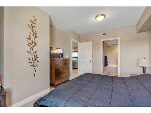 1004-910 5 Avenue Sw, Calgary, AB - Indoor Photo Showing Bedroom