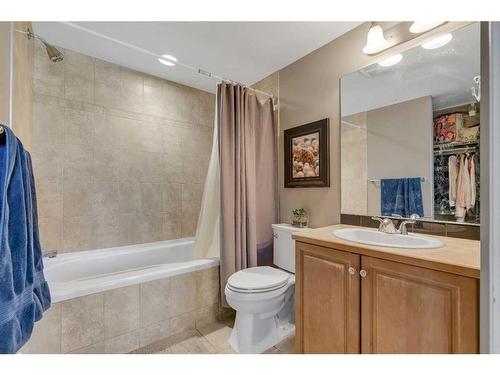 1004-910 5 Avenue Sw, Calgary, AB - Indoor Photo Showing Bathroom