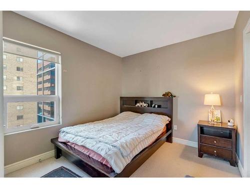 1004-910 5 Avenue Sw, Calgary, AB - Indoor Photo Showing Bedroom