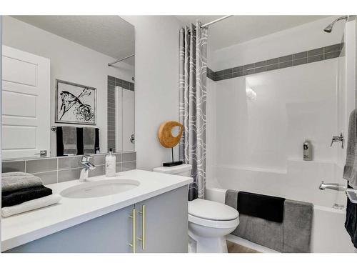 324 Legacy Circle Se, Calgary, AB - Indoor Photo Showing Bathroom