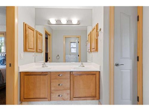 393 Banister Drive, Okotoks, AB - Indoor Photo Showing Bathroom