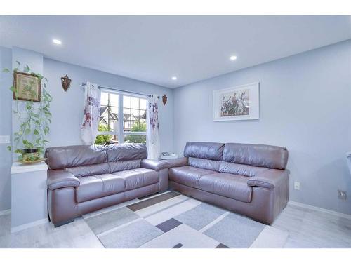 347 Elgin View Se, Calgary, AB - Indoor Photo Showing Living Room