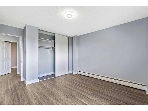 102-320 Cedar Crescent Sw, Calgary, AB - Indoor Photo Showing Other Room