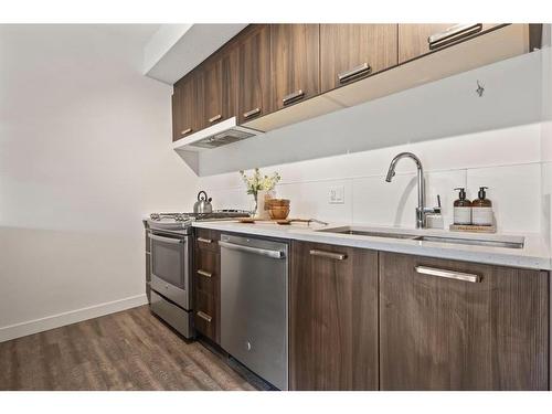 301-730 5 Street Ne, Calgary, AB - Indoor Photo Showing Kitchen With Upgraded Kitchen