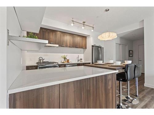 301-730 5 Street Ne, Calgary, AB - Indoor Photo Showing Kitchen With Upgraded Kitchen