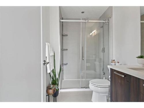 301-730 5 Street Ne, Calgary, AB - Indoor Photo Showing Bathroom