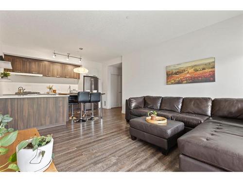 301-730 5 Street Ne, Calgary, AB - Indoor Photo Showing Living Room