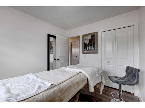 243 Flett Drive Ne, Airdrie, AB - Indoor Photo Showing Bedroom
