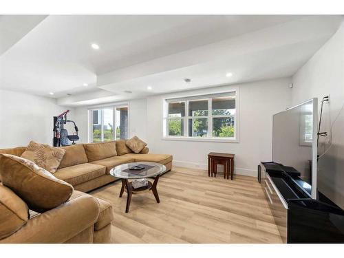 5507 Buckboard Road Nw, Calgary, AB - Indoor Photo Showing Living Room