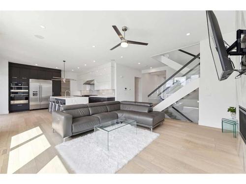 5507 Buckboard Road Nw, Calgary, AB - Indoor Photo Showing Living Room