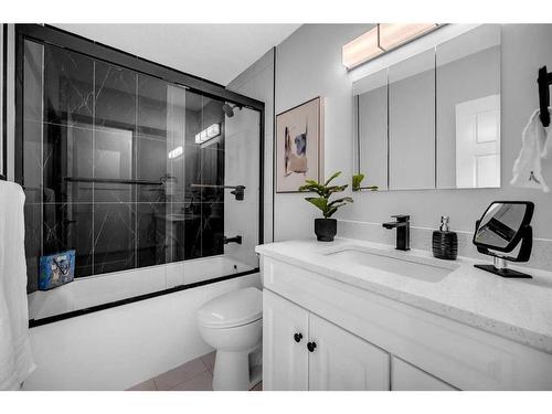 310 Wascana Crescent Se, Calgary, AB - Indoor Photo Showing Bathroom