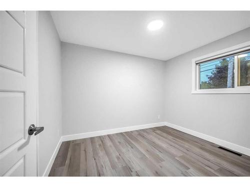 310 Wascana Crescent Se, Calgary, AB - Indoor Photo Showing Other Room
