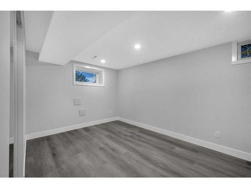 310 Wascana Crescent Se, Calgary, AB - Indoor Photo Showing Other Room