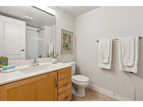 101-1123 13 Avenue Sw, Calgary, AB - Indoor Photo Showing Bathroom