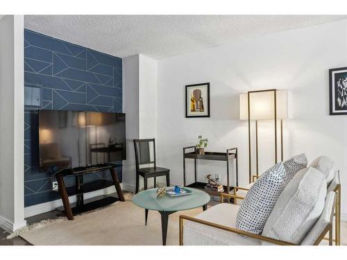 101-1123 13 Avenue Sw, Calgary, AB - Indoor Photo Showing Living Room