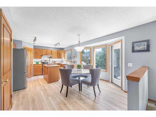 307 Schubert Place Nw, Calgary, AB - Indoor Photo Showing Living Room