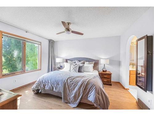 307 Schubert Place Nw, Calgary, AB - Indoor Photo Showing Bedroom